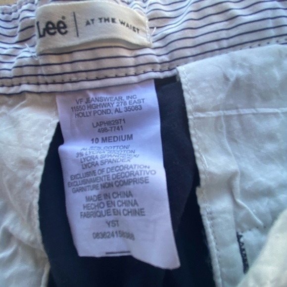 NWT Lee Capri stretch pants. Size Medium - Picture 2 of 7